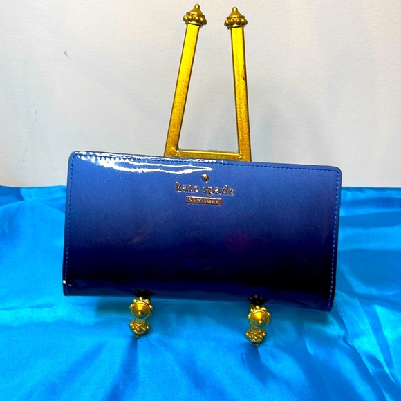 kate spade Handbags - Kate Spade, full zip, hombre blue wallet, preowned in very good condition 8x4